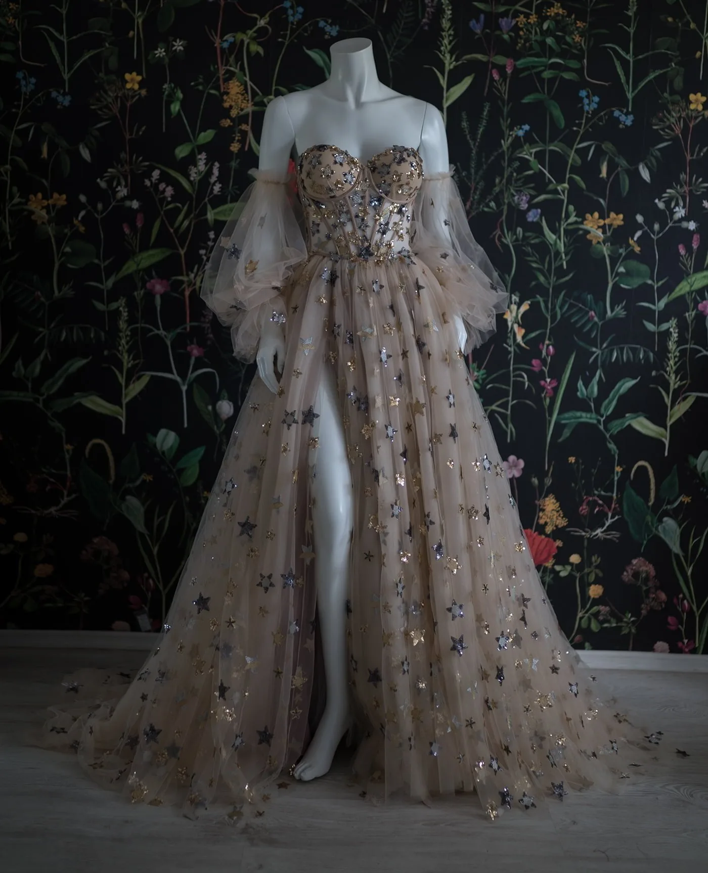 silhouette evening dress Lady Black Tie - Sami Gown - Black - Floral Lace Fitted Dress main image 0