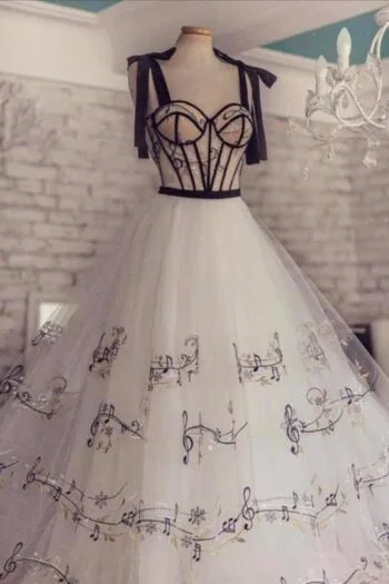 Melody Sundae - Alternative event and wedding dress by Chotronette